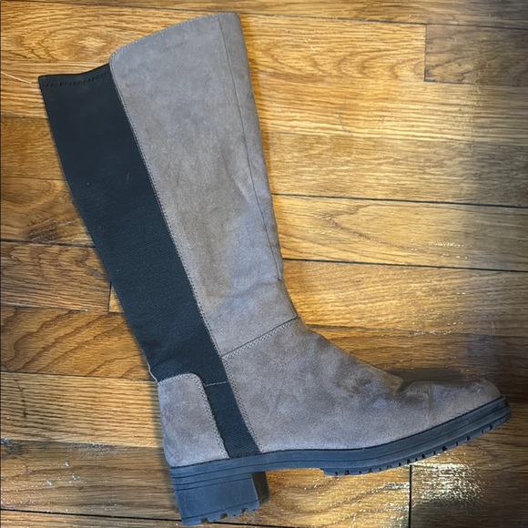 Elegant Brown and Black Heeled Boots - Picture 1 of 2